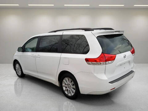 2012 Toyota Sienna LE 7-Passenger