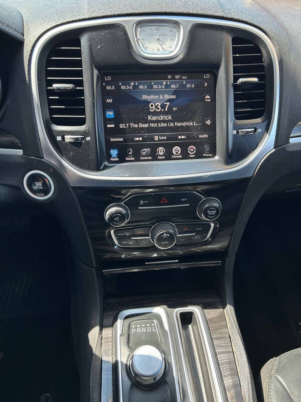 2015 Chrysler 300 Limited