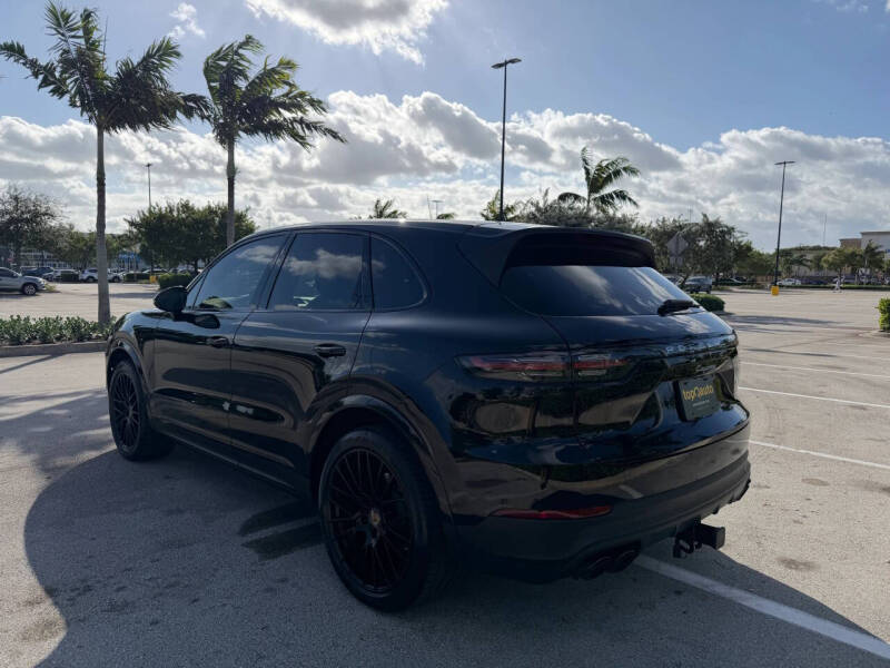 2022 Porsche Cayenne Platinum Edition