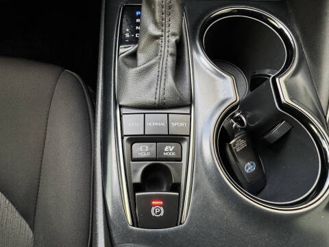 2020 Toyota Camry Hybrid LE