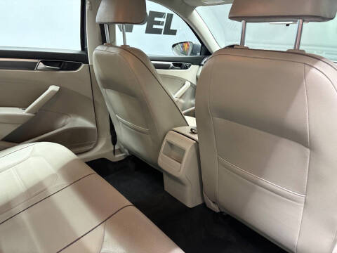 2017 Volkswagen Passat 1.8T R-Line