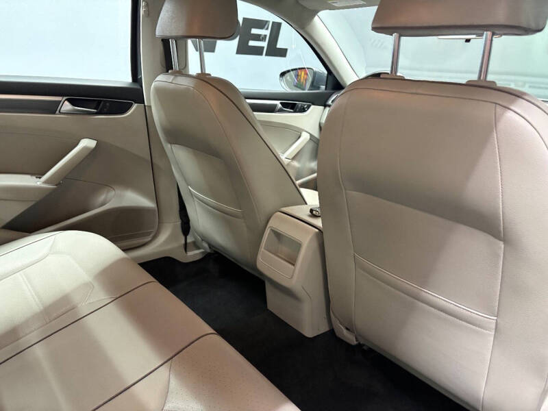 2017 Volkswagen Passat 1.8T R-Line