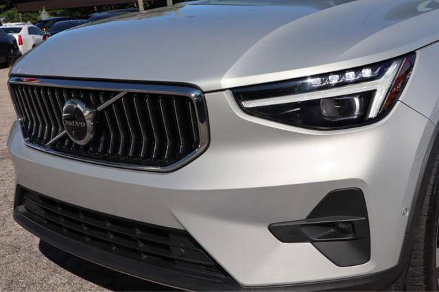 2023 Volvo XC40 B5 Ultimate Bright Theme