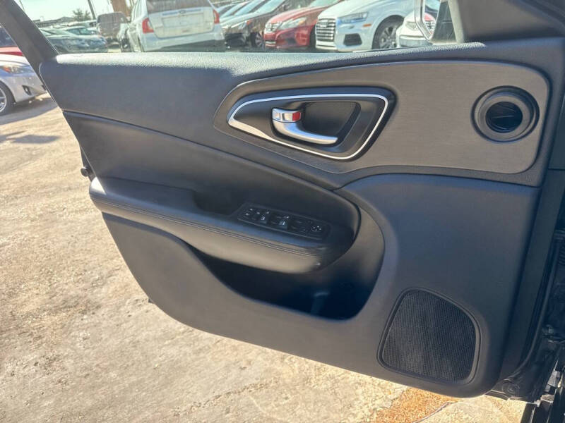 2017 Chrysler 200 Limited