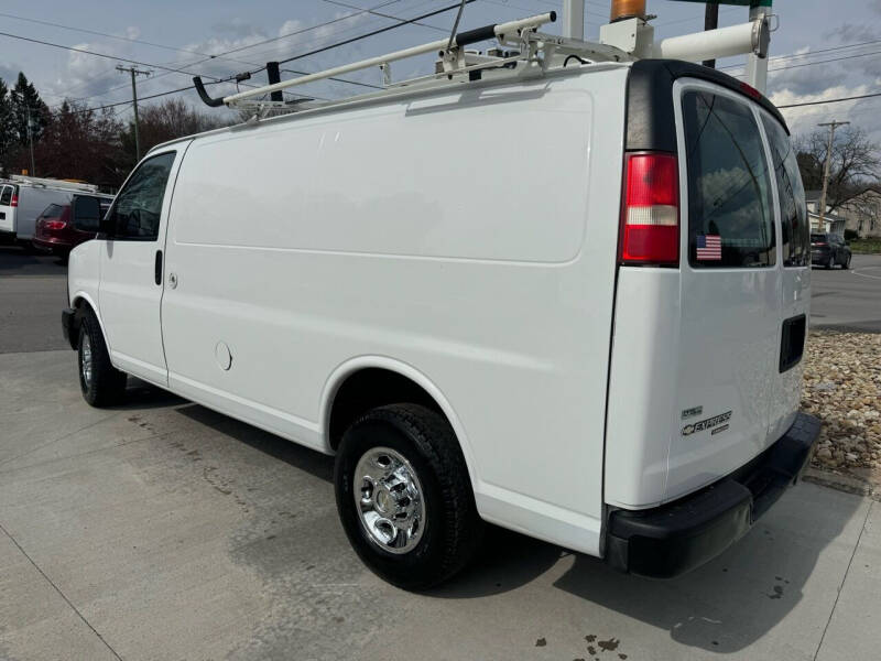 2011 Chevrolet Express Cargo Work Van photo 3