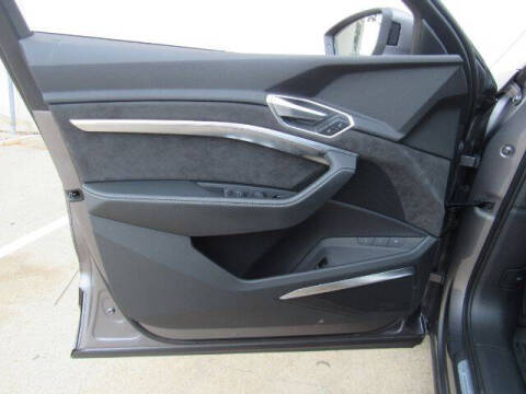 2019 Audi e-tron quattro Prestige