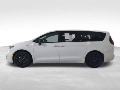 2024 Chrysler Pacifica Plug-In Hybrid Select