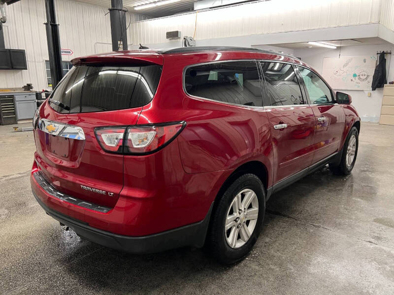 2014 Chevrolet Traverse 1LT photo 4