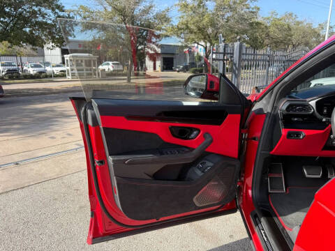 2023 Lamborghini Urus S
