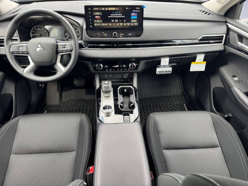 2025 Mitsubishi Outlander ES