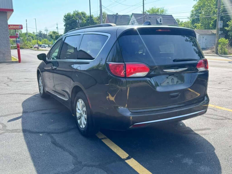 2017 Chrysler Pacifica Touring-L