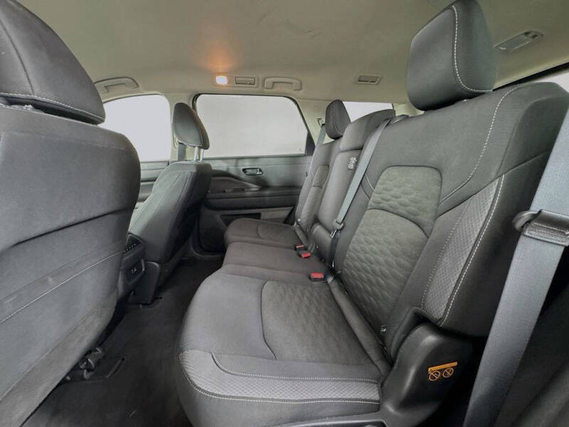 2024 Nissan Pathfinder SV