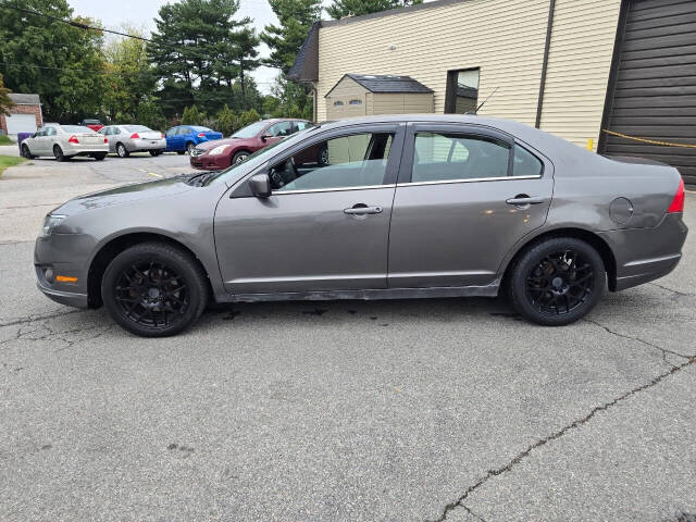 2011 Ford Fusion for sale at QUEENSGATE AUTO SALES in York, PA