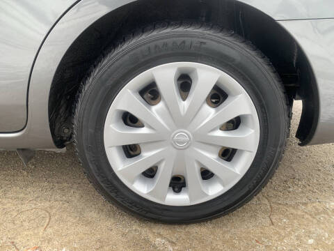 2019 Nissan Versa S Plus