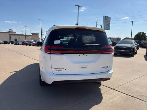 2027 Chrysler Pacifica Limited