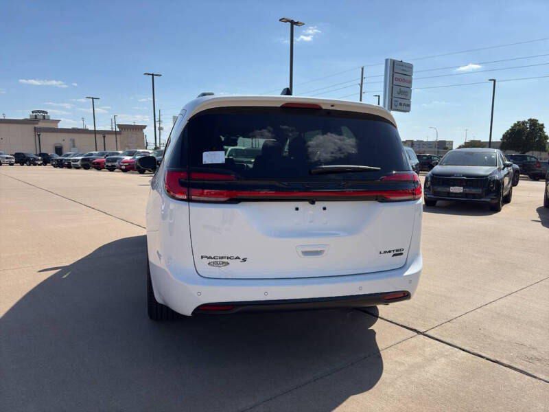 2027 Chrysler Pacifica Limited