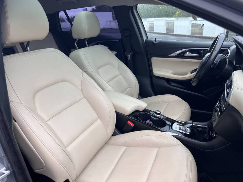 2018 Infiniti QX30 Premium