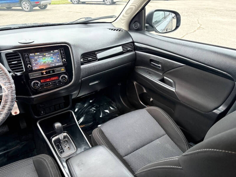 2019 Mitsubishi Outlander ES