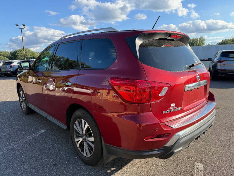 2017 Nissan Pathfinder SV