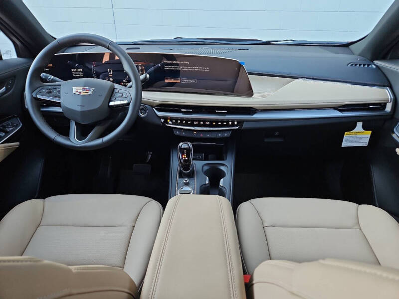 2025 Cadillac XT4 Premium Luxury
