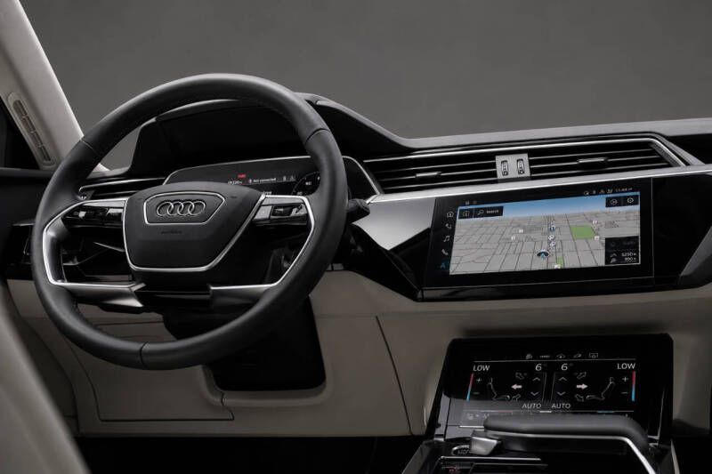 2022 Audi e-tron quattro Premium Plus