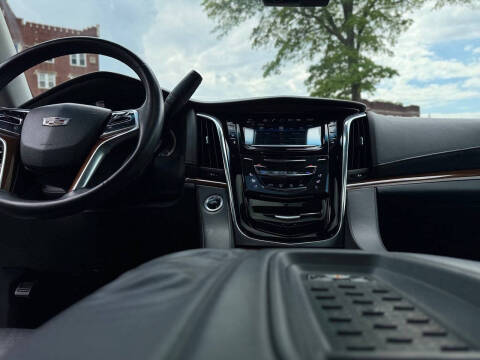 2017 Cadillac Escalade Luxury