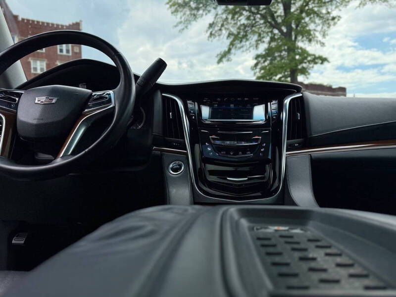 2017 Cadillac Escalade Luxury