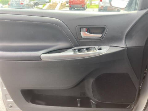 2015 Toyota Sienna SE Premium 8-Passenger