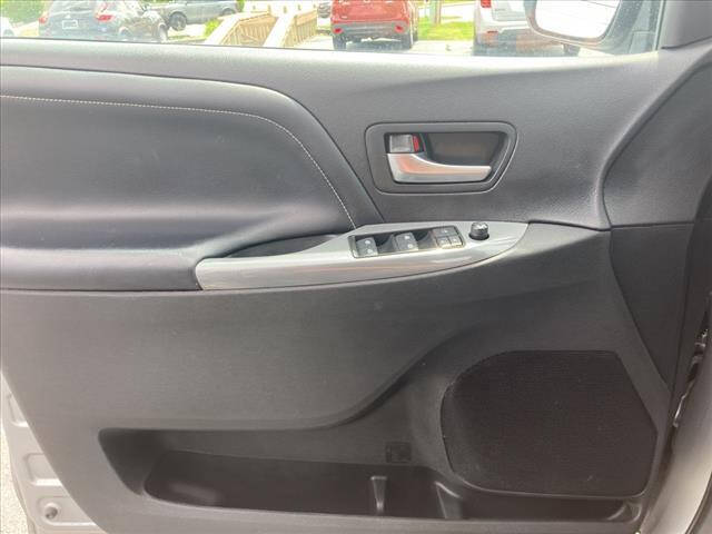 2015 Toyota Sienna SE Premium 8-Passenger