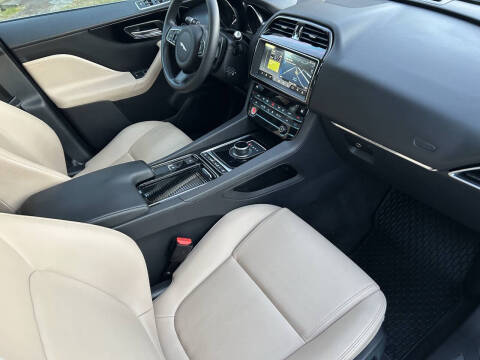 2019 Jaguar F-PACE 25t Premium