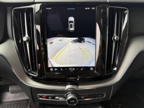 2024 Volvo XC60 B5 Core Dark Theme