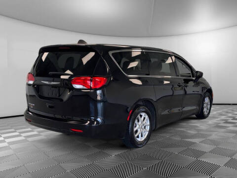 2024 Chrysler Voyager LX