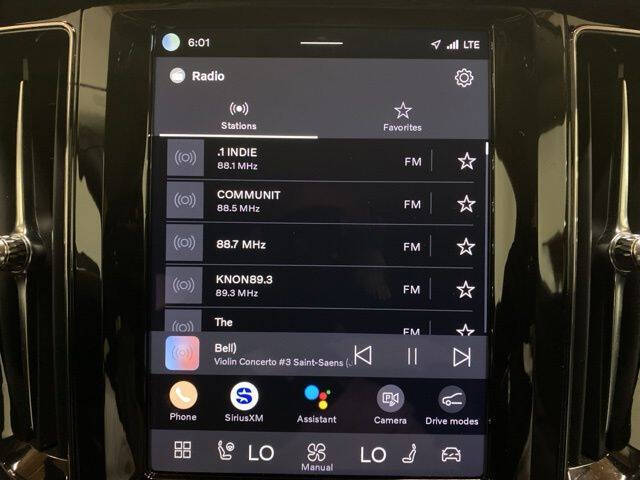 2025 Volvo XC60 B5 Core Dark Theme