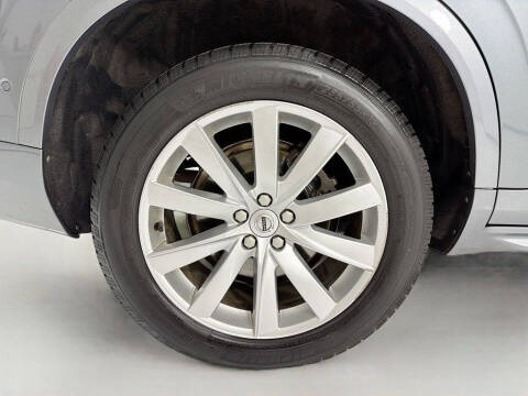 2016 Volvo XC90 T6 Momentum