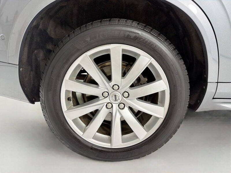 2016 Volvo XC90 T6 Momentum