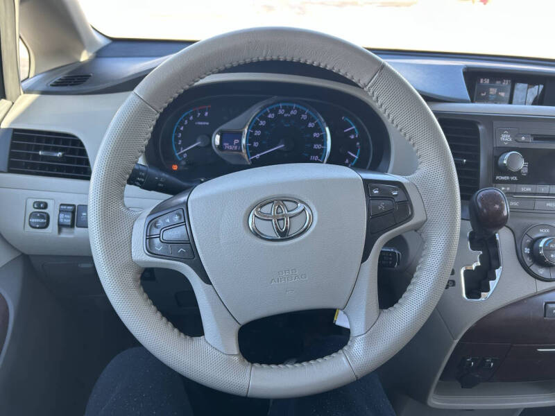 2014 Toyota Sienna XLE 7-Passenger