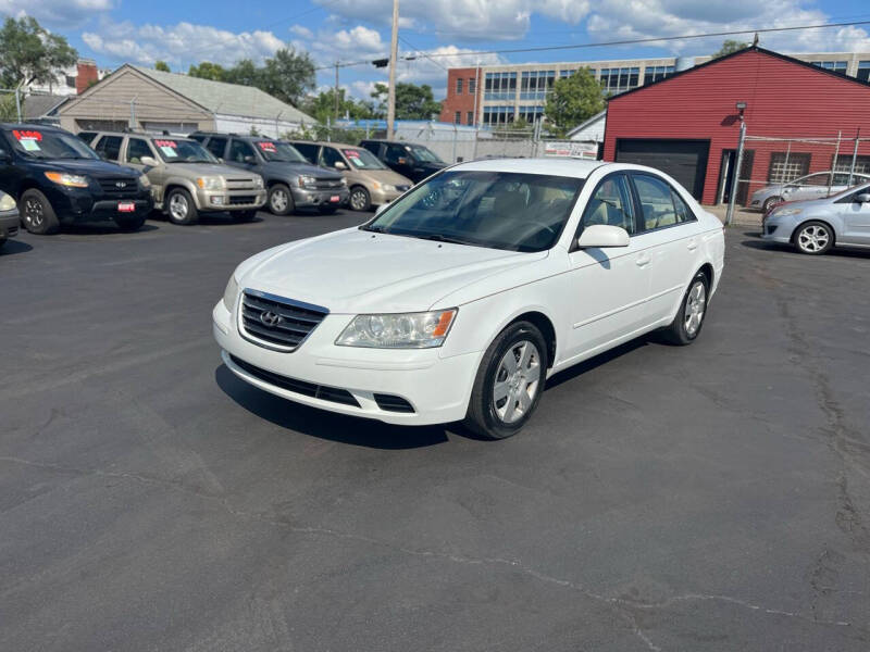 2009 Hyundai Sonata for sale at Rod's Automotive in Cincinnati OH