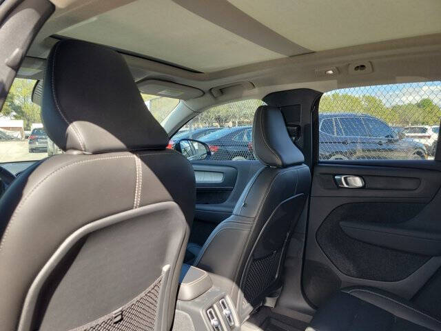 2023 Volvo XC40 B5 Plus Bright Theme