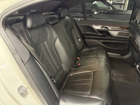 2022 BMW 7 Series 740i