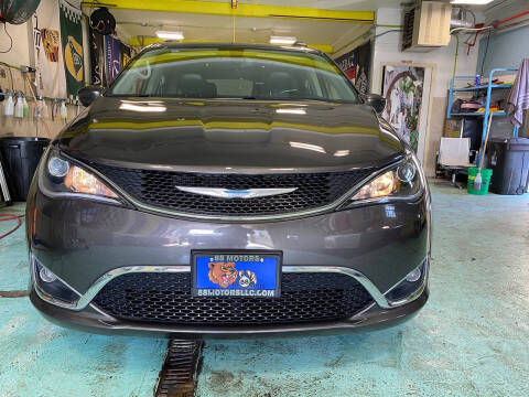 2017 Chrysler Pacifica Touring Plus