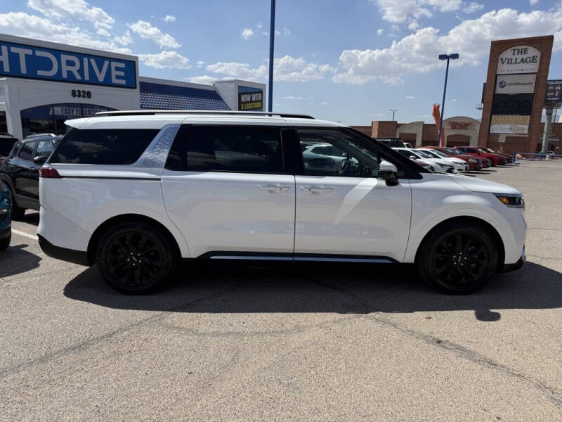 2022 Kia Carnival SX