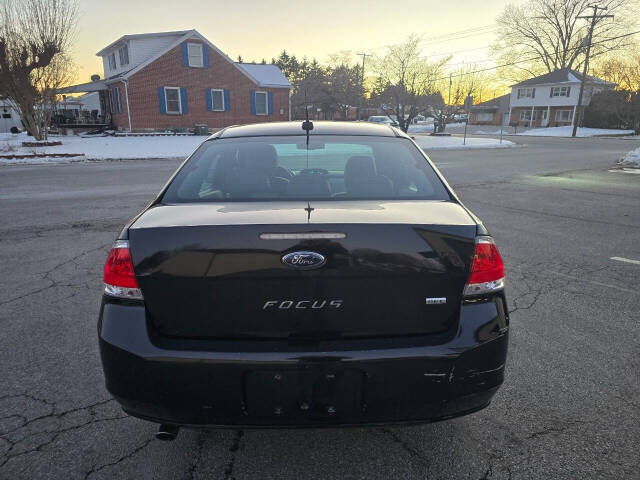 2010 Ford Focus for sale at QUEENSGATE AUTO SALES in York, PA