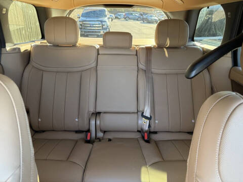 2025 Land Rover Range Rover P400 SE