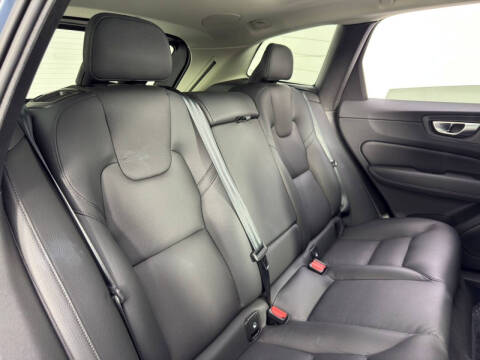 2024 Volvo XC60 B5 Plus Dark Theme