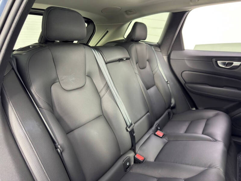 2024 Volvo XC60 B5 Plus Dark Theme