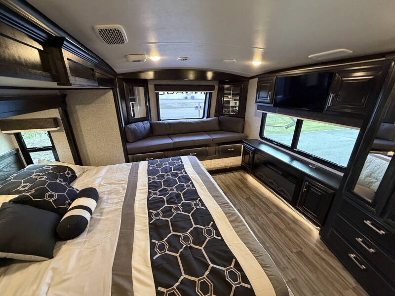 2023 Jayco Pinnacle