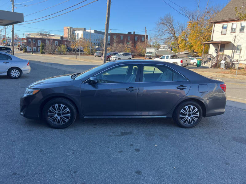 2014 Toyota Camry LE photo 17