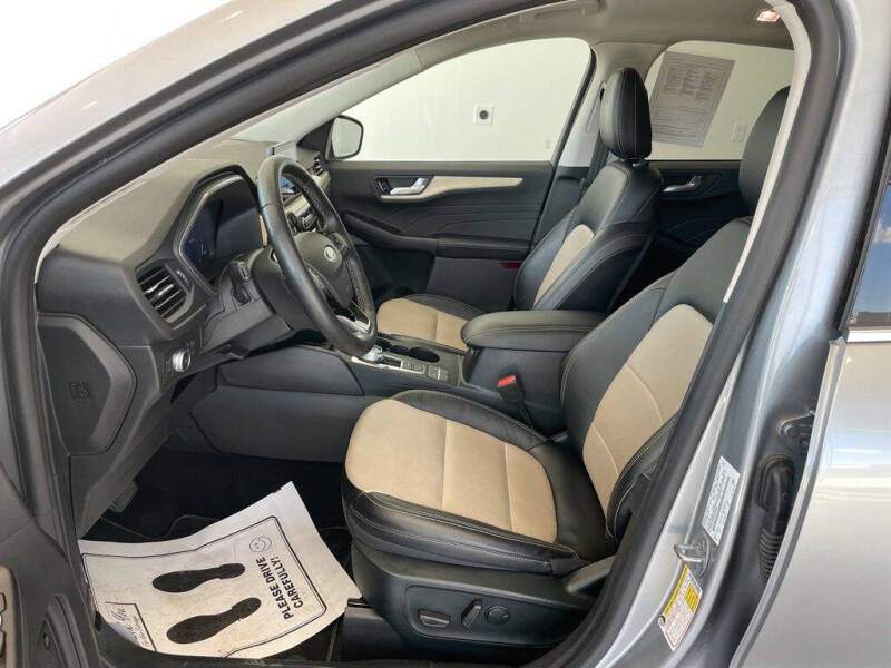 2022 Ford Escape Titanium