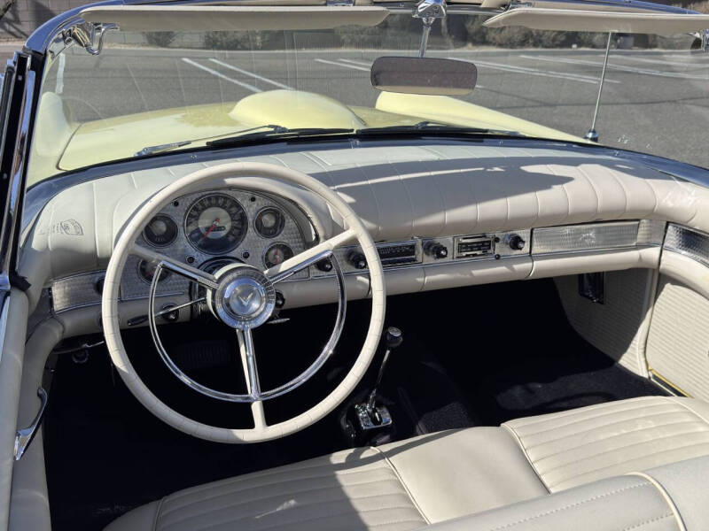 1957 Ford Thunderbird