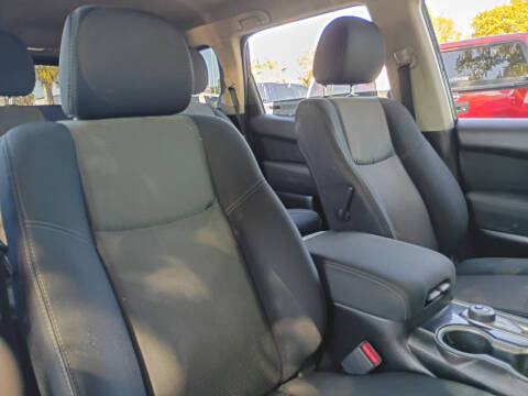 2017 Nissan Pathfinder SV